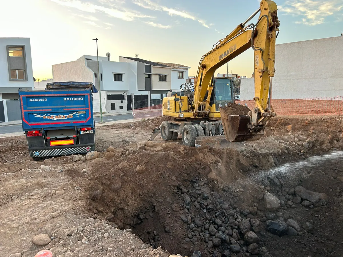 Excavación de solar en El Burrero — foto 1